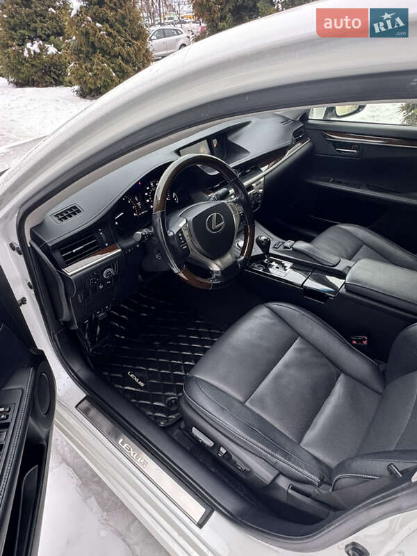 Седан Lexus ES 2015 в Білій Церкві