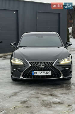 Седан Lexus ES 2024 в Самборе