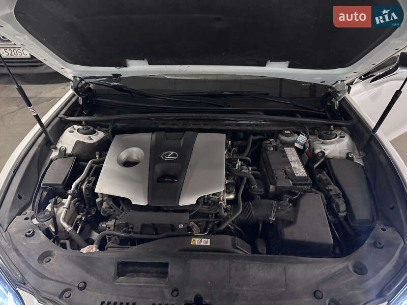 Седан Lexus ES 2021 в Львове