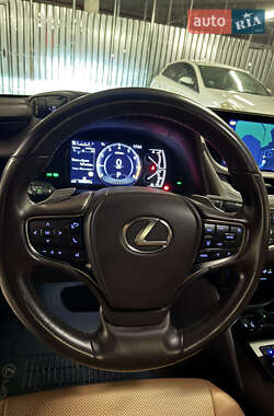 Седан Lexus ES 2021 в Львове