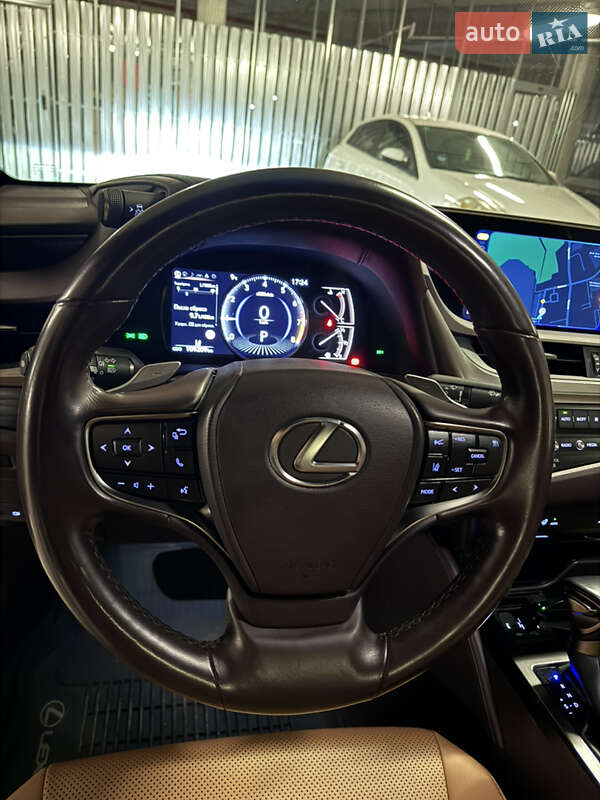 Седан Lexus ES 2021 в Львове