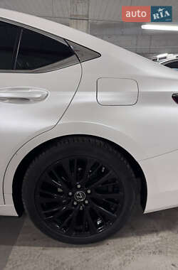 Седан Lexus ES 2021 в Львове