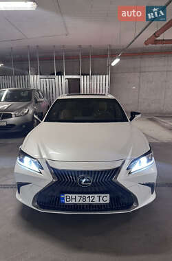 Седан Lexus ES 2021 в Львове