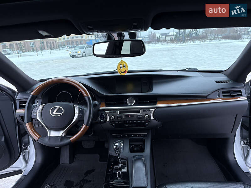 Седан Lexus ES 2014 в Киеве фото 50 Седан Lexus ES 2014 в Киеве