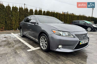 Седан Lexus ES 2013 в Львове