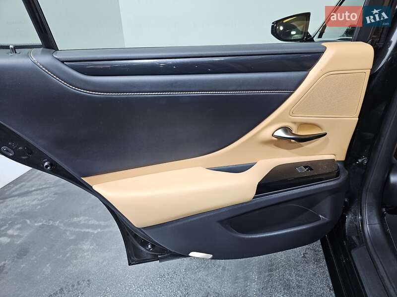 Седан Lexus ES 2022 в Киеве
