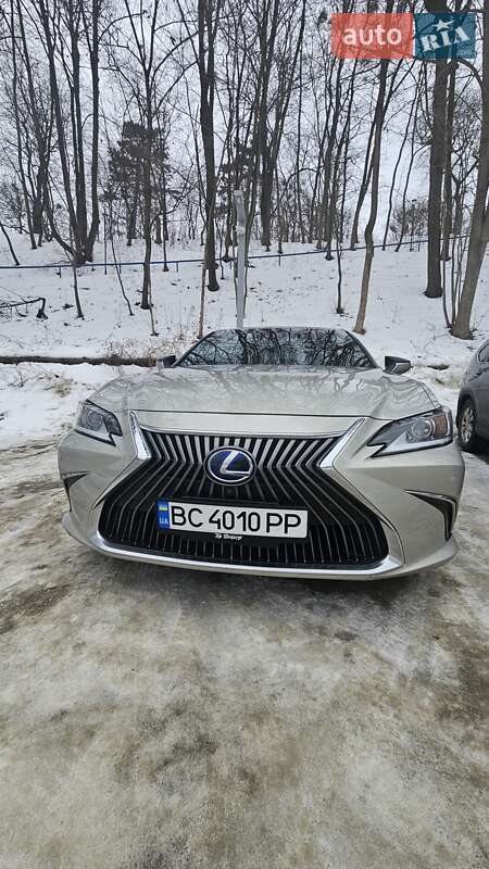 Седан Lexus ES 2019 в Львове фото Седан Lexus ES 2019 в Львове