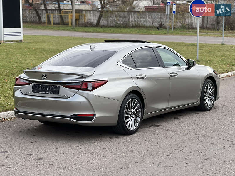 Седан Lexus ES 2024 в Рівному