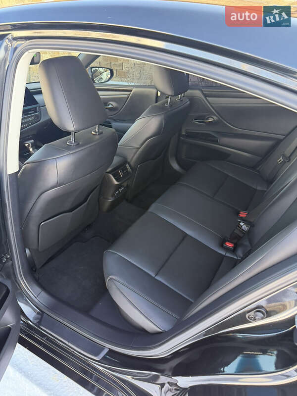 Седан Lexus ES 2024 в Одессе