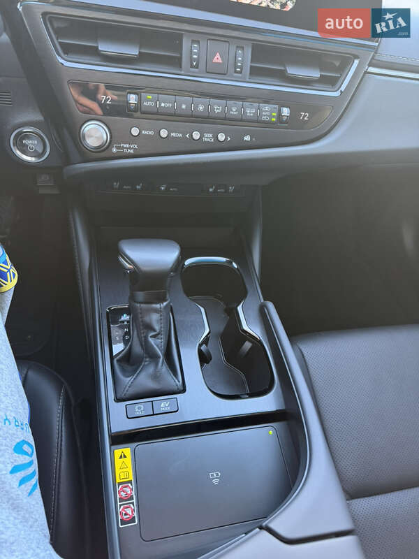 Седан Lexus ES 2024 в Одессе