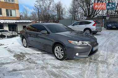 Седан Lexus ES 2013 в Виннице