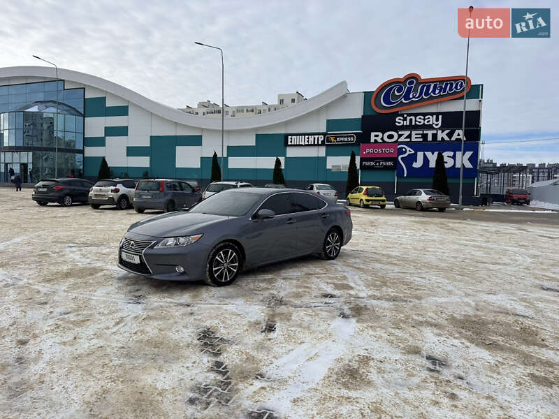 Седан Lexus ES 2015 в Одесі