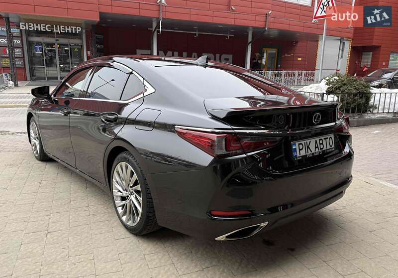 Седан Lexus ES 2022 в Львові