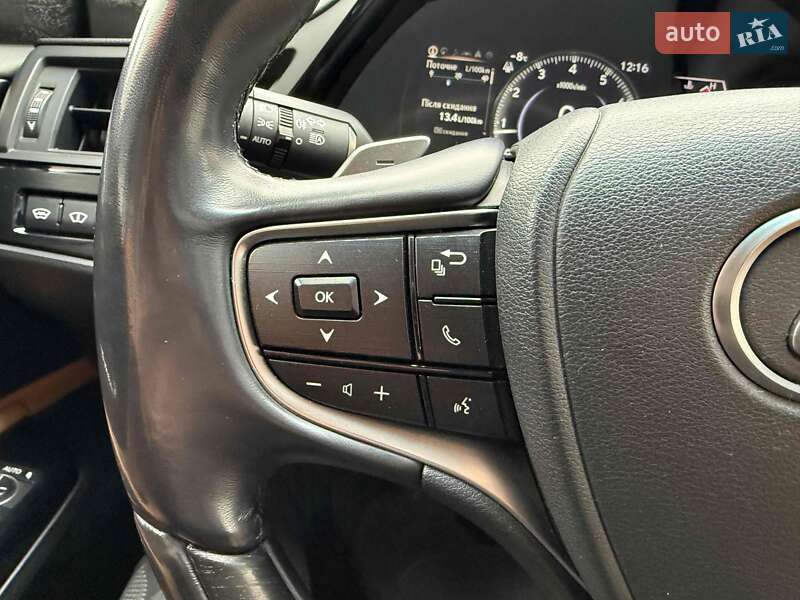 Седан Lexus ES 2022 в Львові