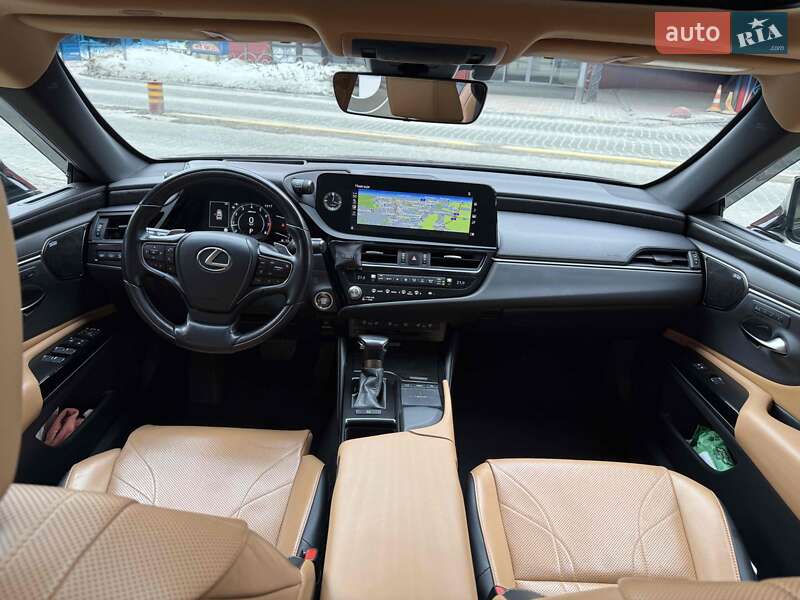 Седан Lexus ES 2022 в Львові
