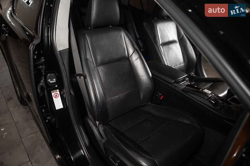 Седан Lexus ES 2015 в Одесі