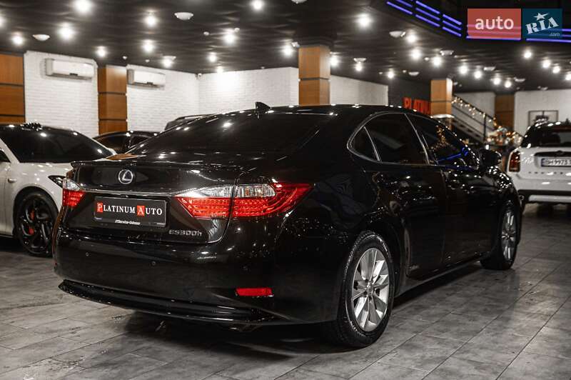 Седан Lexus ES 2015 в Одесі