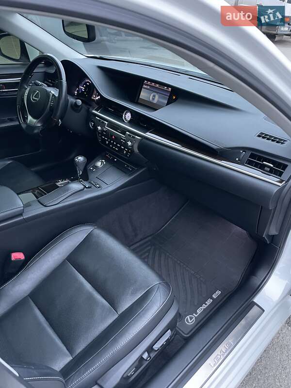 Седан Lexus ES 2014 в Дніпрі