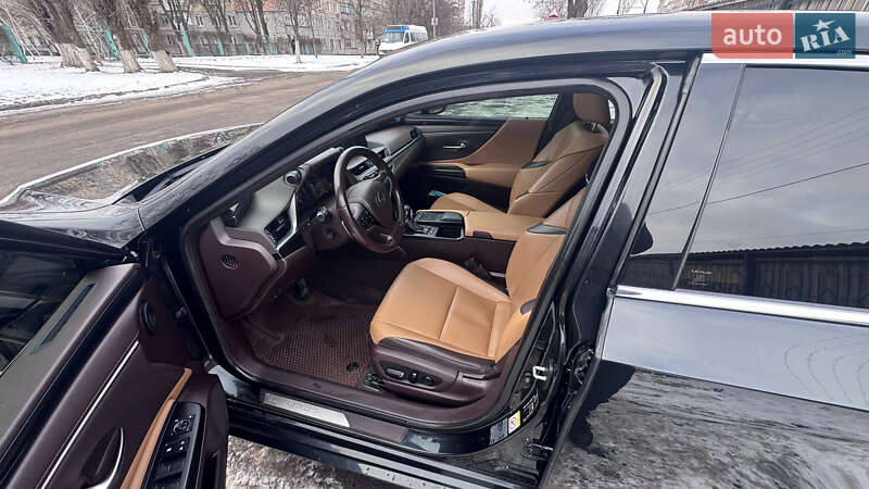 Седан Lexus ES 2019 в Кривому Розі