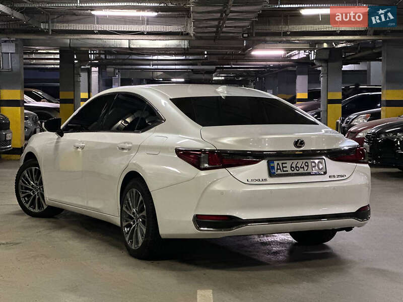 Седан Lexus ES 2021 в Дніпрі