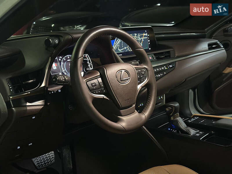 Седан Lexus ES 2021 в Дніпрі