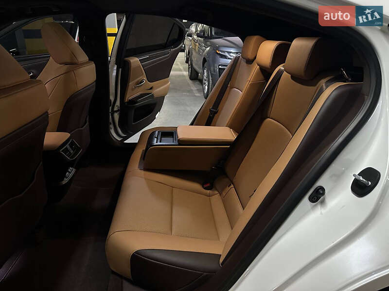 Седан Lexus ES 2021 в Дніпрі