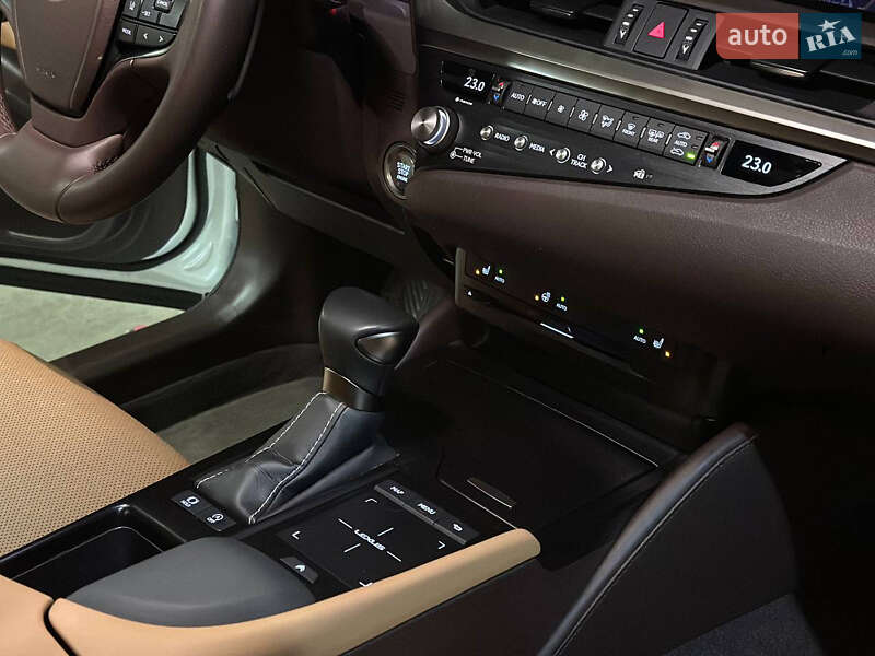 Седан Lexus ES 2021 в Дніпрі