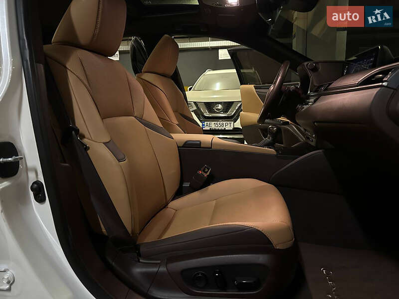 Седан Lexus ES 2021 в Дніпрі