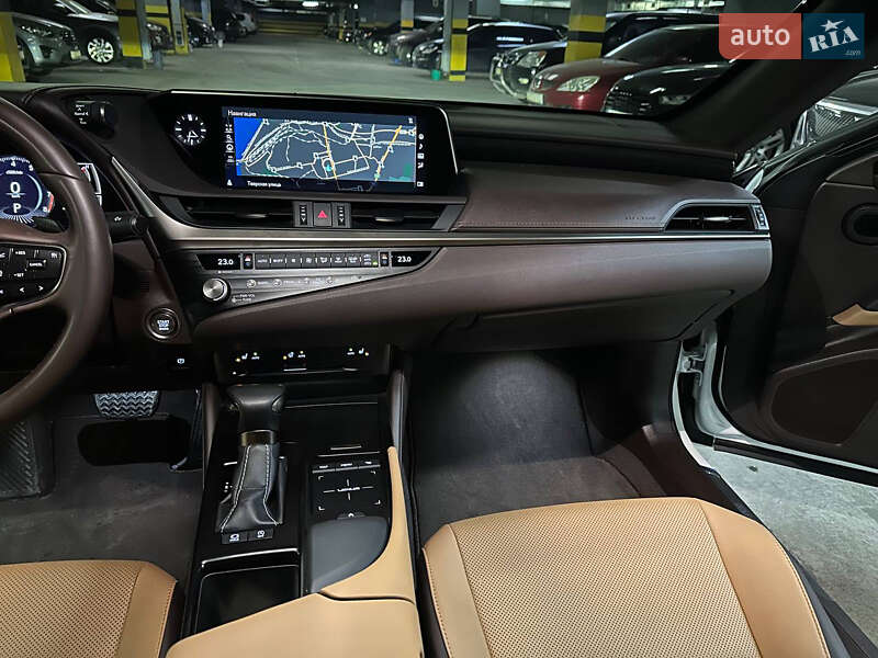 Седан Lexus ES 2021 в Дніпрі