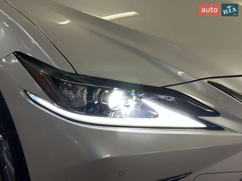 Седан Lexus ES 2021 в Дніпрі