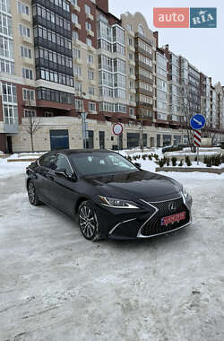 Седан Lexus ES 2021 в Умані