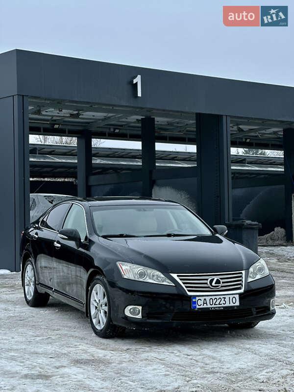 Седан Lexus ES 2010 в Умані