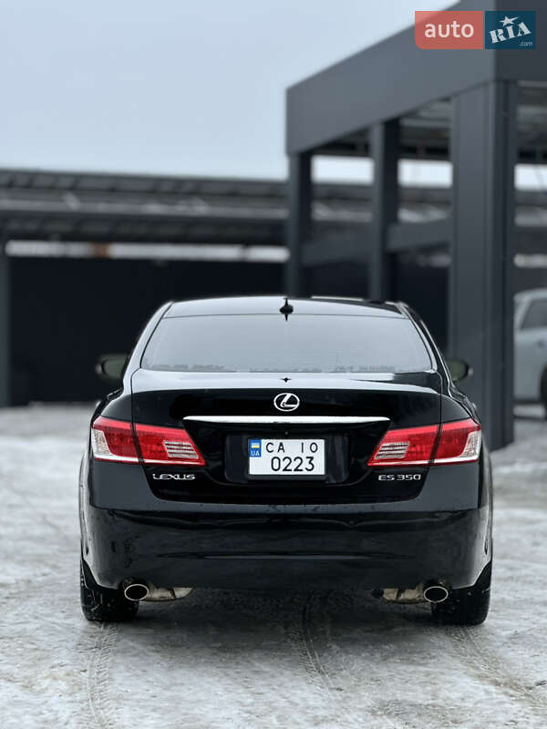 Седан Lexus ES 2010 в Умані