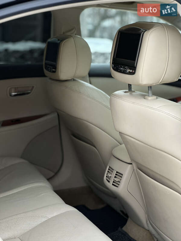 Седан Lexus ES 2010 в Умані