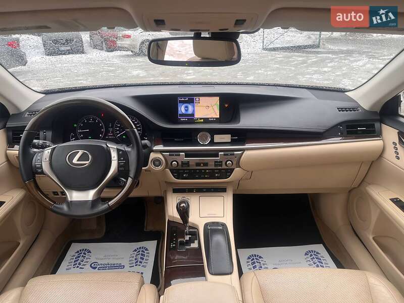Седан Lexus ES 2012 в Львові