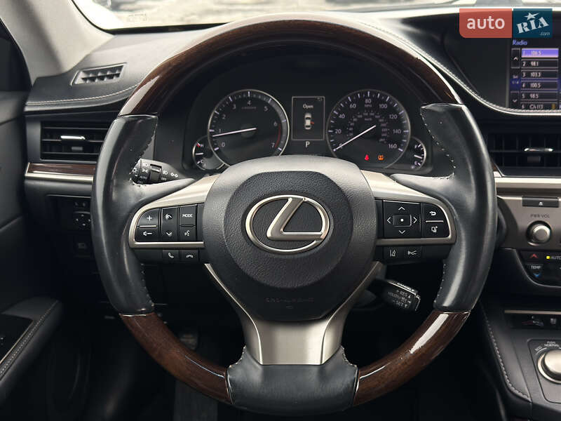 Седан Lexus ES 2016 в Києві