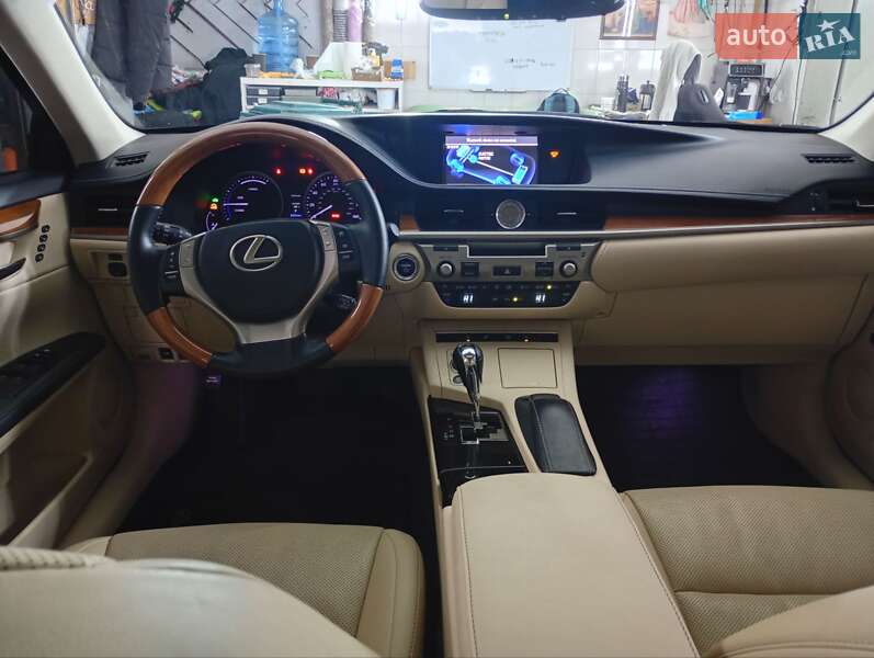 Седан Lexus ES 2013 в Черкассах