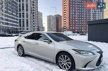 Седан Lexus ES 2020 в Киеве