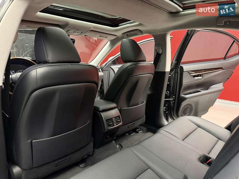 Седан Lexus ES 2018 в Києві