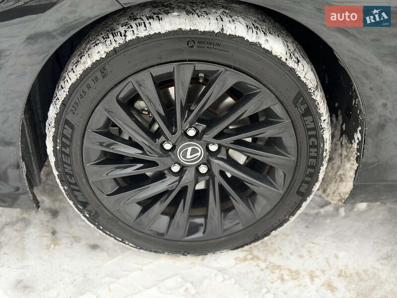 Седан Lexus ES 2021 в Києві