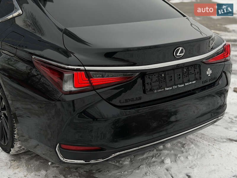 Седан Lexus ES 2021 в Києві