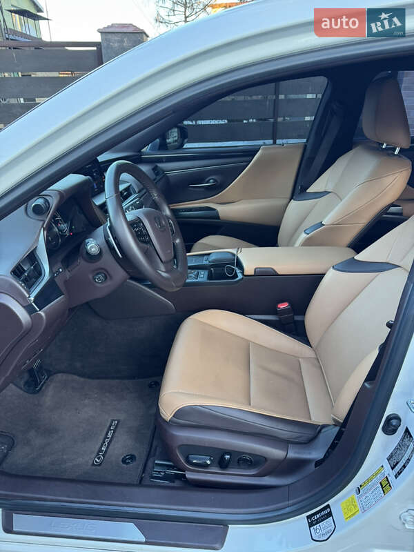 Седан Lexus ES 2020 в Львове
