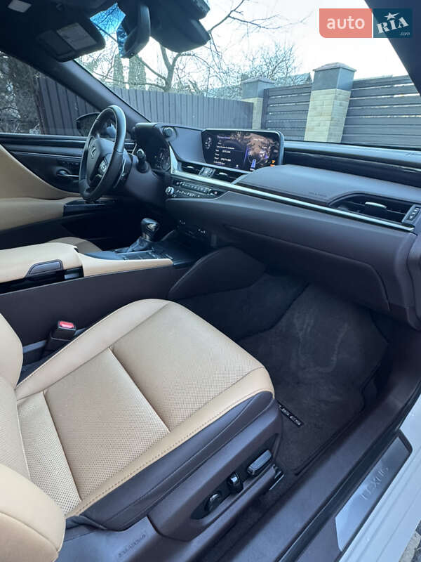 Седан Lexus ES 2020 в Львове