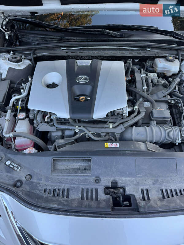 Седан Lexus ES 2020 в Львове