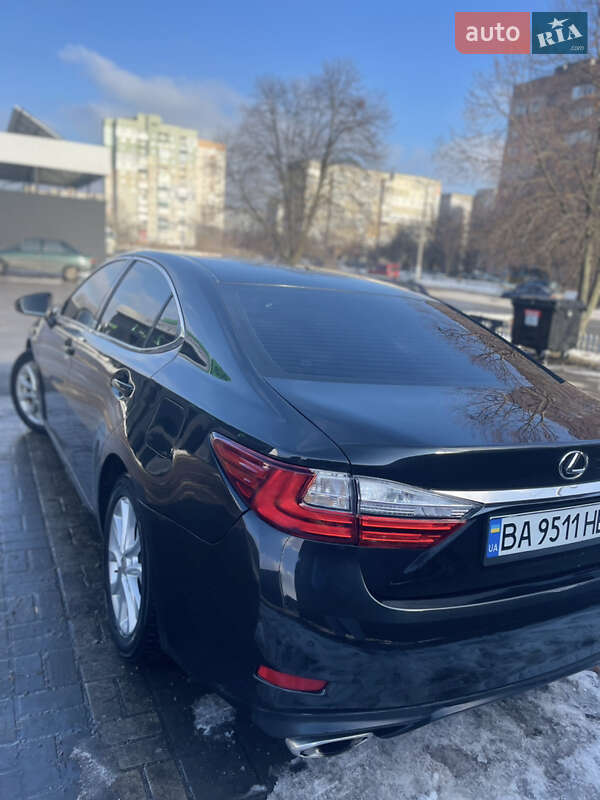 Седан Lexus ES 2016 в Кропивницком