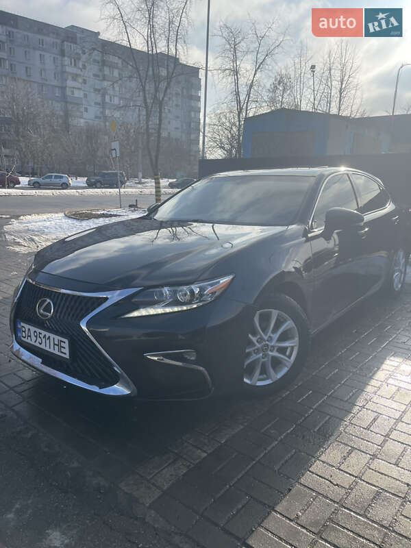 Седан Lexus ES 2016 в Кропивницком