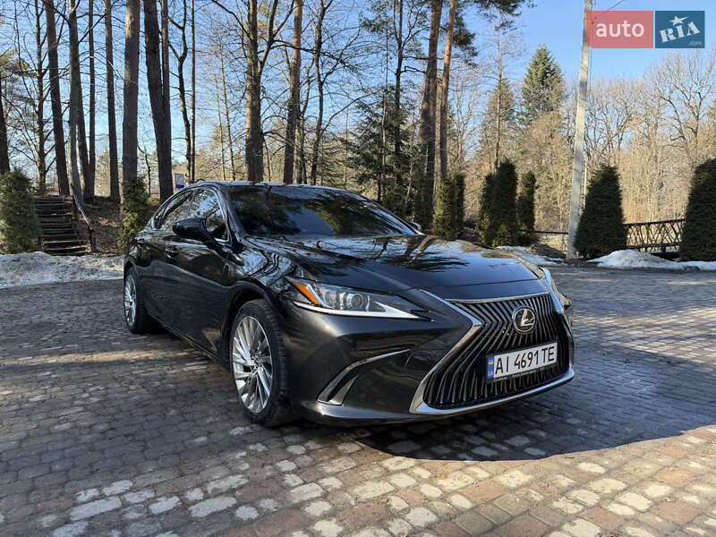 Седан Lexus ES 2020 в Трускавці