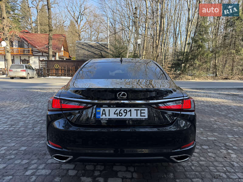 Седан Lexus ES 2020 в Трускавці