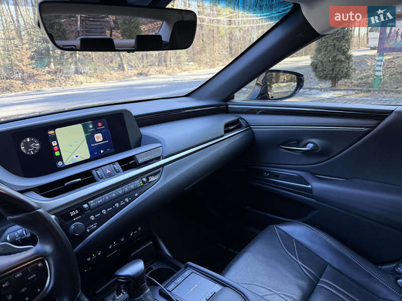 Седан Lexus ES 2020 в Трускавці