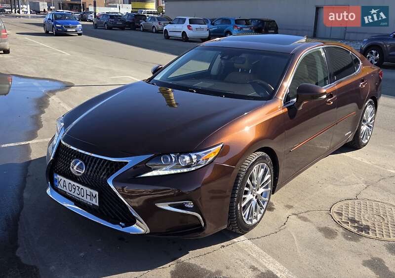 Седан Lexus ES 2016 в Киеве